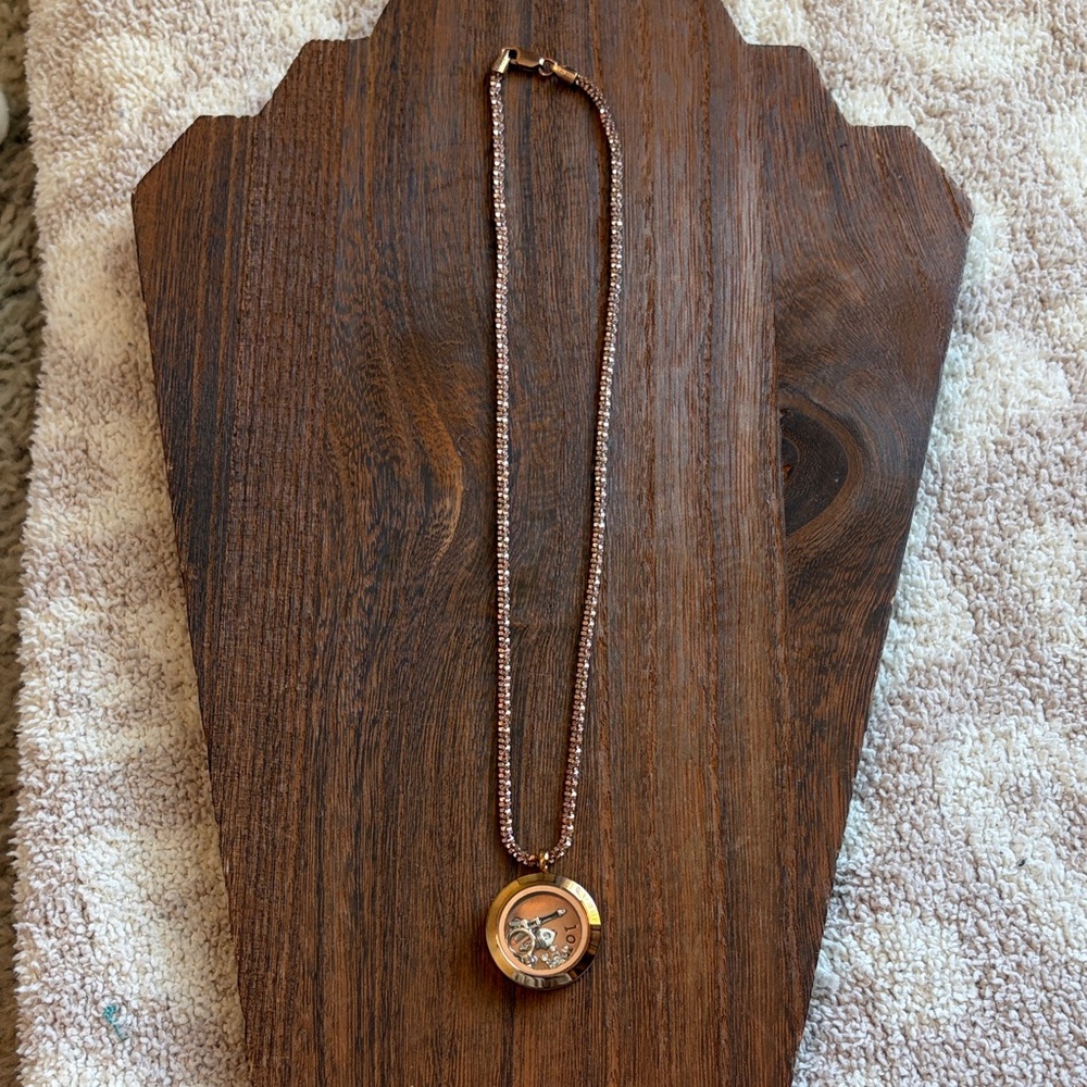 Origami Owl rose gold necklace